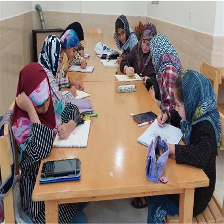 طرح اوقات فراغت طراحی با مدادرنگی و سیاه قلم